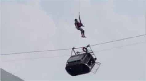 Pakistan: Chairlift cable snaps