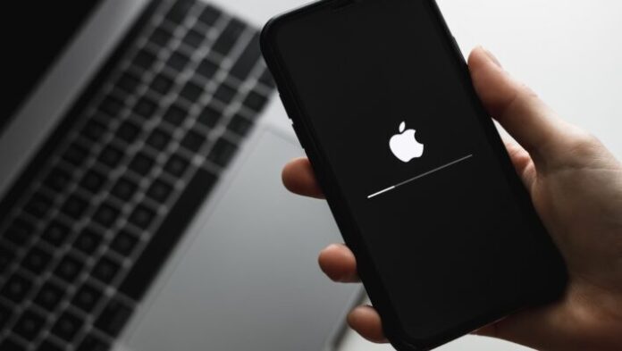 iOS update: iPhone users urged to install new software immediately after powerful security hole found